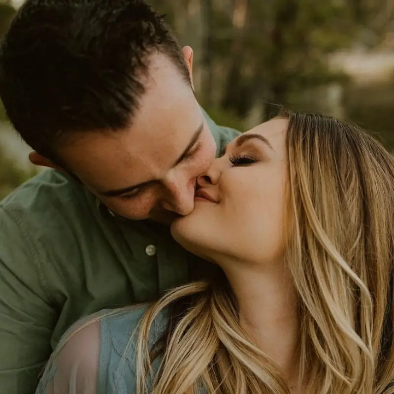 Love Romantic Shayari in Hindi romantic shayari in english